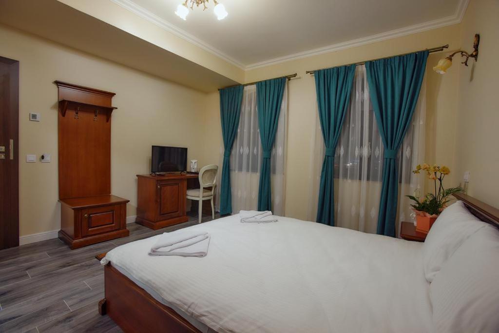 Hotel Imperium Botiz Zewnętrze zdjęcie